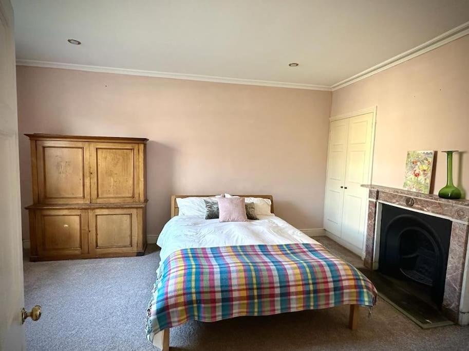 Large Georgian House In Heart Of Exeter Villa ภายนอก รูปภาพ