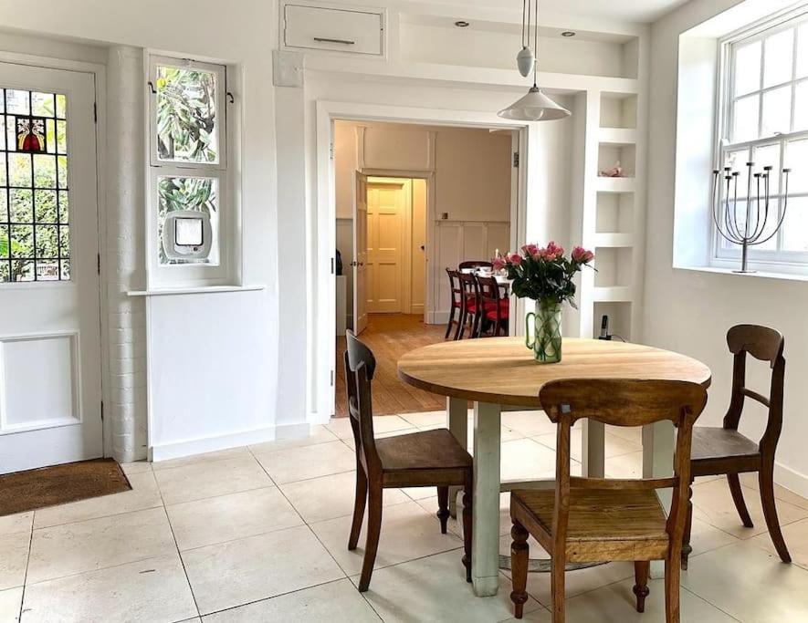 Large Georgian House In Heart Of Exeter Villa ภายนอก รูปภาพ